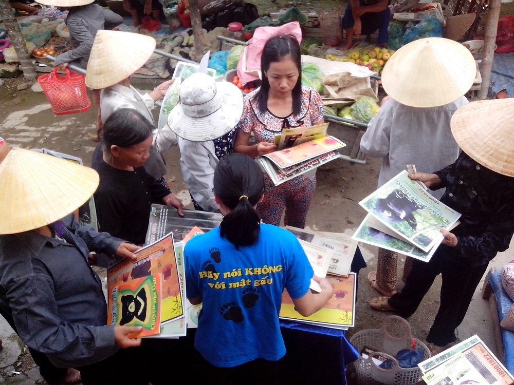 PSYOPS Market exhibit in Quynh Hau Market Quynh Luu 18 Sep 2013 ENV-R 2