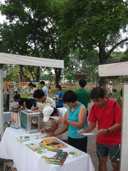 wlt event at hoang van thu park hcmc june 17 2013 env-r 1